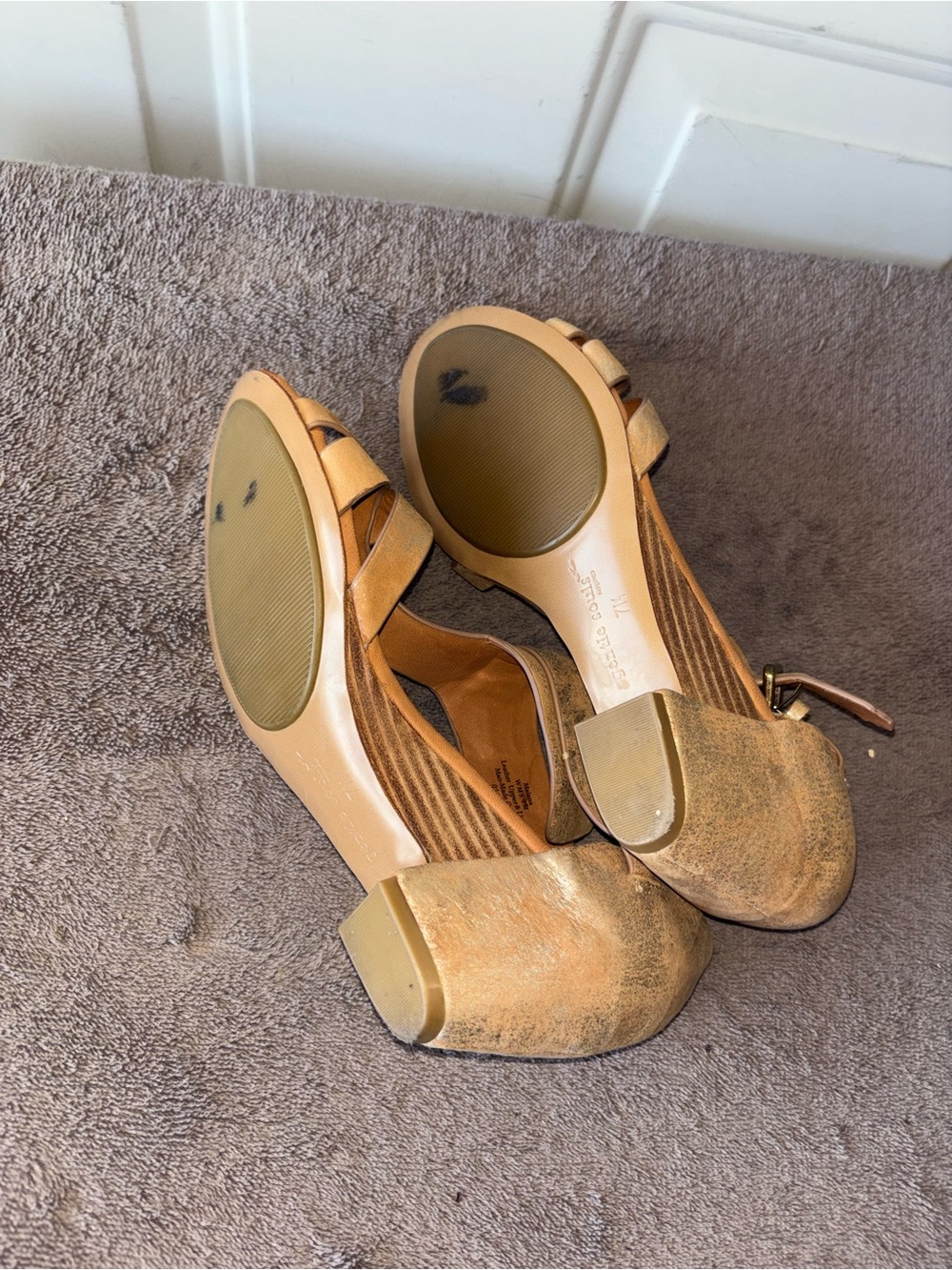 Gentle Souls tan/gold leather sandals size 7M - Picture 7 of 7